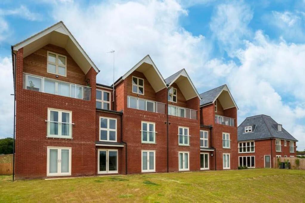 Riverside Haven In Woodbridge Exterior foto